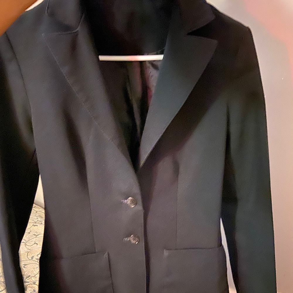 Nice woman’s Blazer!!